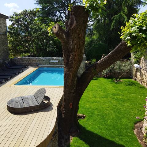 6 bedroom house with 13 beds and à swiming pool