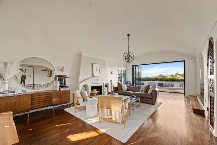 Quiet Vista in Hollywood Hills gallery image 2