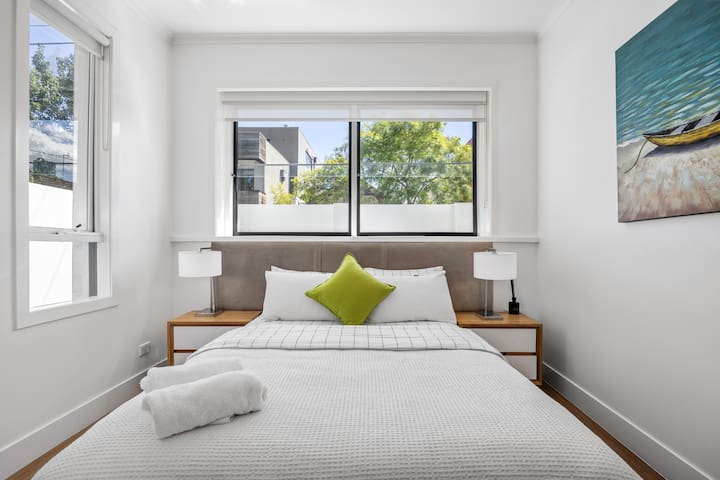 Villa Argo Private Courtyard & 800m to Chapel St gallery image 4