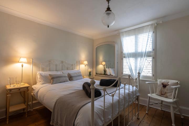 This large double bedroom has a  super king sized bed with memory foam mattress and Egyptian cotton  linen and towels  for a great night's sleep. 