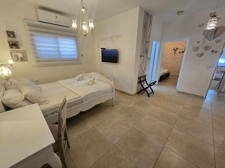 Chumba cha Snooker - kinajumuisha chumba cha wazazi, chumba cha watoto, bafu na choo