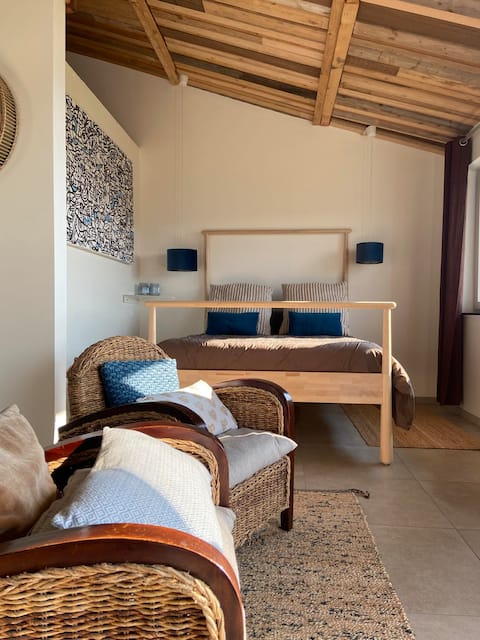 Le 52, a country bubble.