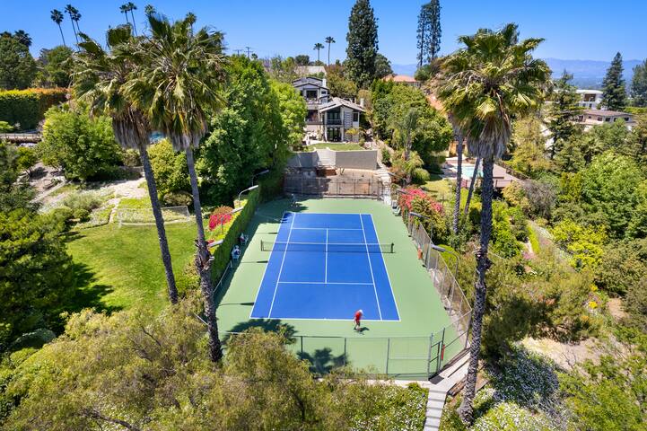Private Villa | Tenis | Pool | Soccer | EV Charger gallery image 2