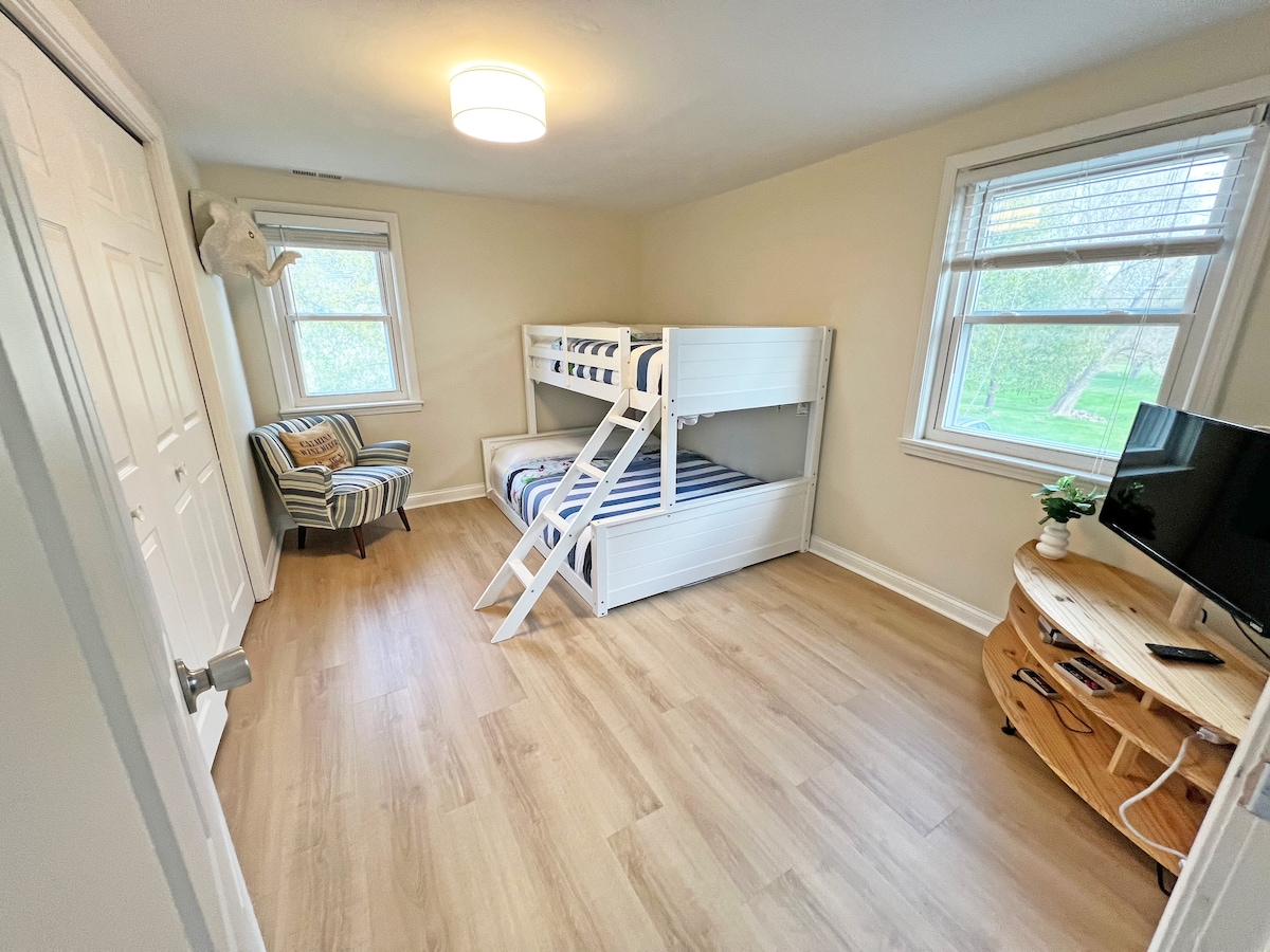 Third bedroom with full-sized lower bunk and twin-sized top bunk