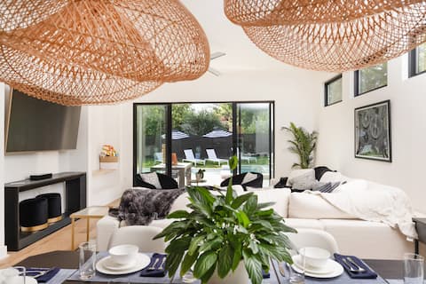 Top performing Airbnb: Luxe Home w/ Heated Pool, Hot Tub, Kitchen, Games in Garrison Park
