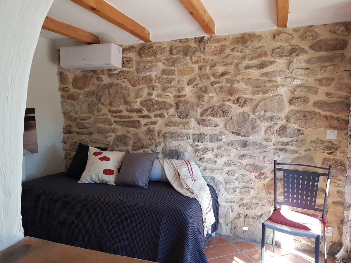 Cama individual que se puede sacar como dos camas de 90 años.