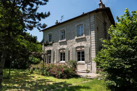 The old Issigeac train station, air-conditioned with pool
