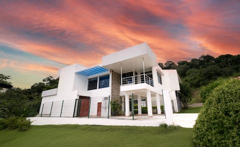 Villa Leona House with Pool 1 km from Playa Mantas