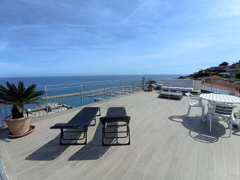 Blue Paradise: immersion in the blue