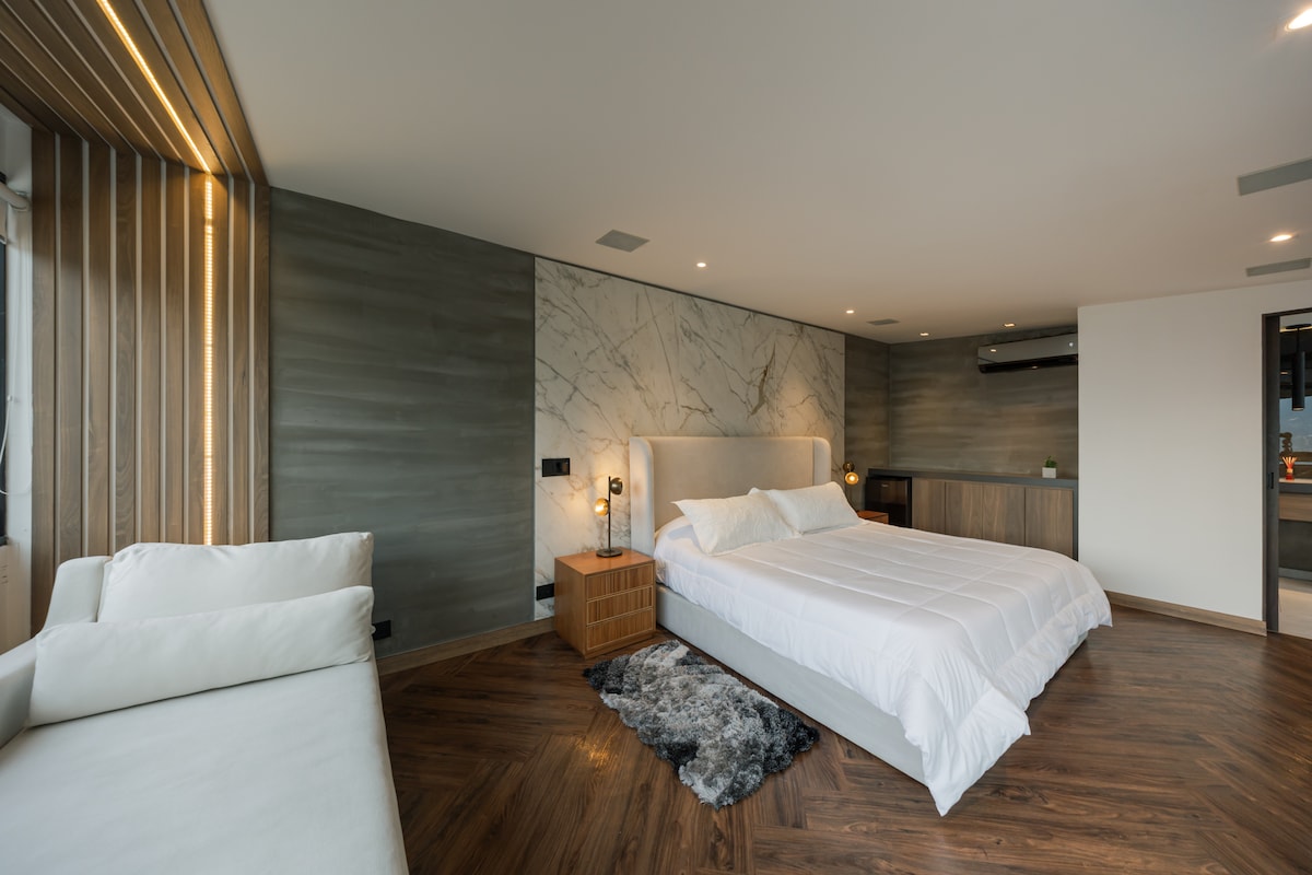 Ლუქს-კლასის და კომფორტული მთავარი ოთახი