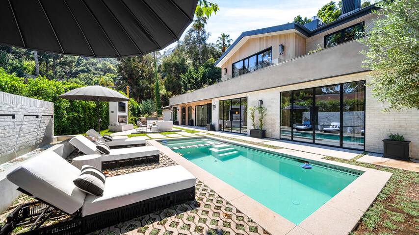 English Colonial retreat