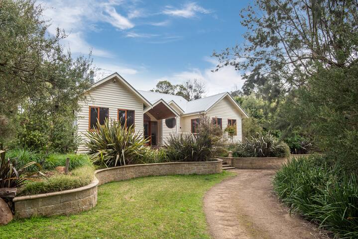 Tranquil Peninsula country house