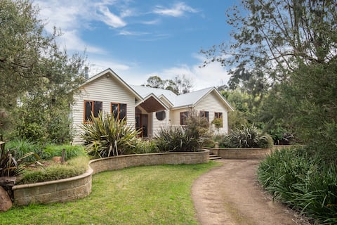 Popular Airbnb listing: Tranquil Peninsula country house in Tootgarook