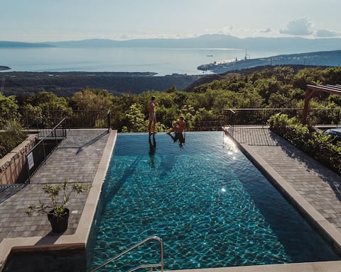 Top performing Airbnb: Villa Green Garden 5* Heated Pool/Jacuzzi/Starlink in Jadranovo