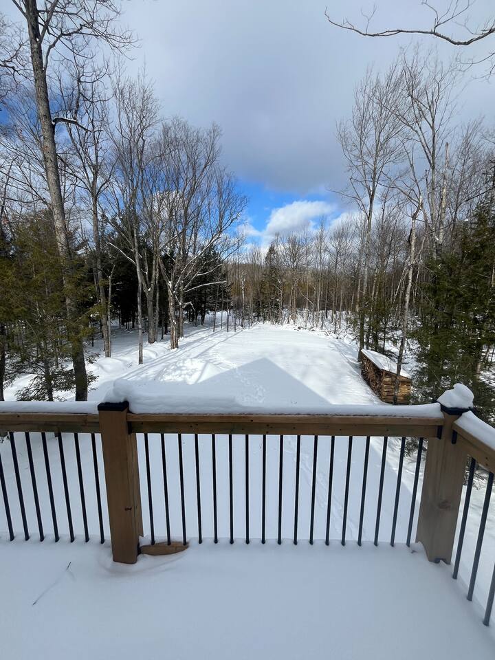 4 Season Private Cottage on Gloucester Pool