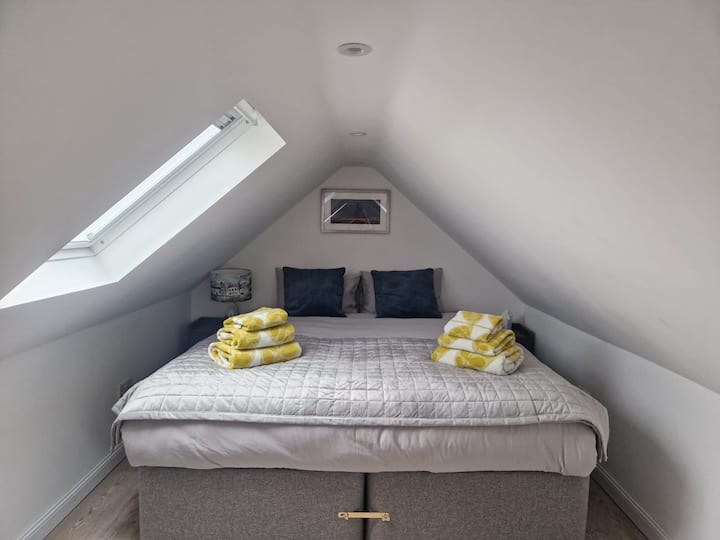 Super King bed, can be divided into two full single sized beds