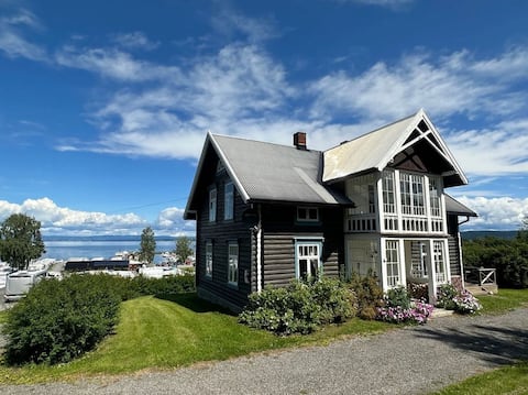 Captain's residence at Mjøsa (Totenvika)