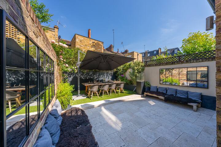 Charming Riverside Townhouse | Garden in Chiswick gallery image 4