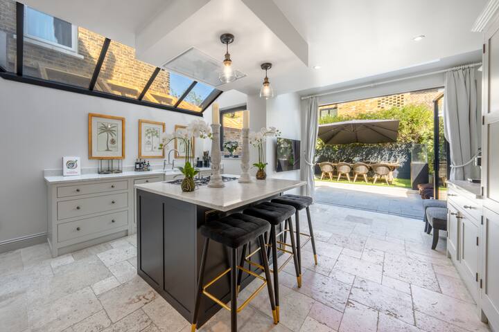 Charming Riverside Townhouse | Garden in Chiswick