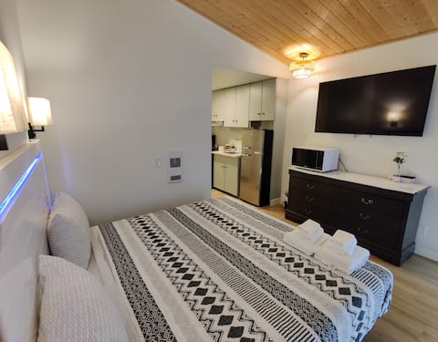 Deluxe Queen and King Suite