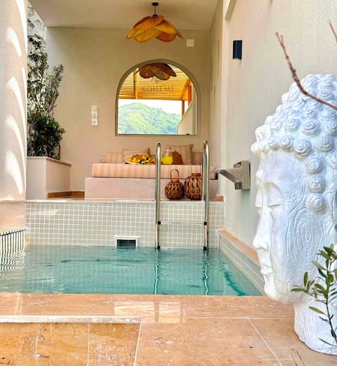 Bohemi Villa Bungalow *With Pool, Jacuzzi and Fireplace*