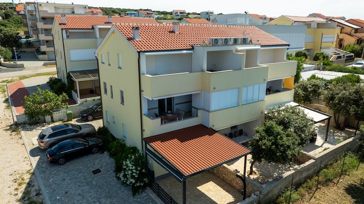 Apartment Laura Mandre - Pag