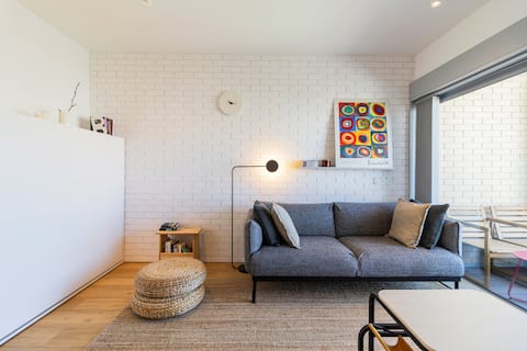 Popular Airbnb listing: S1405 | AC, balcony & parking | practical & modern in Campanhã