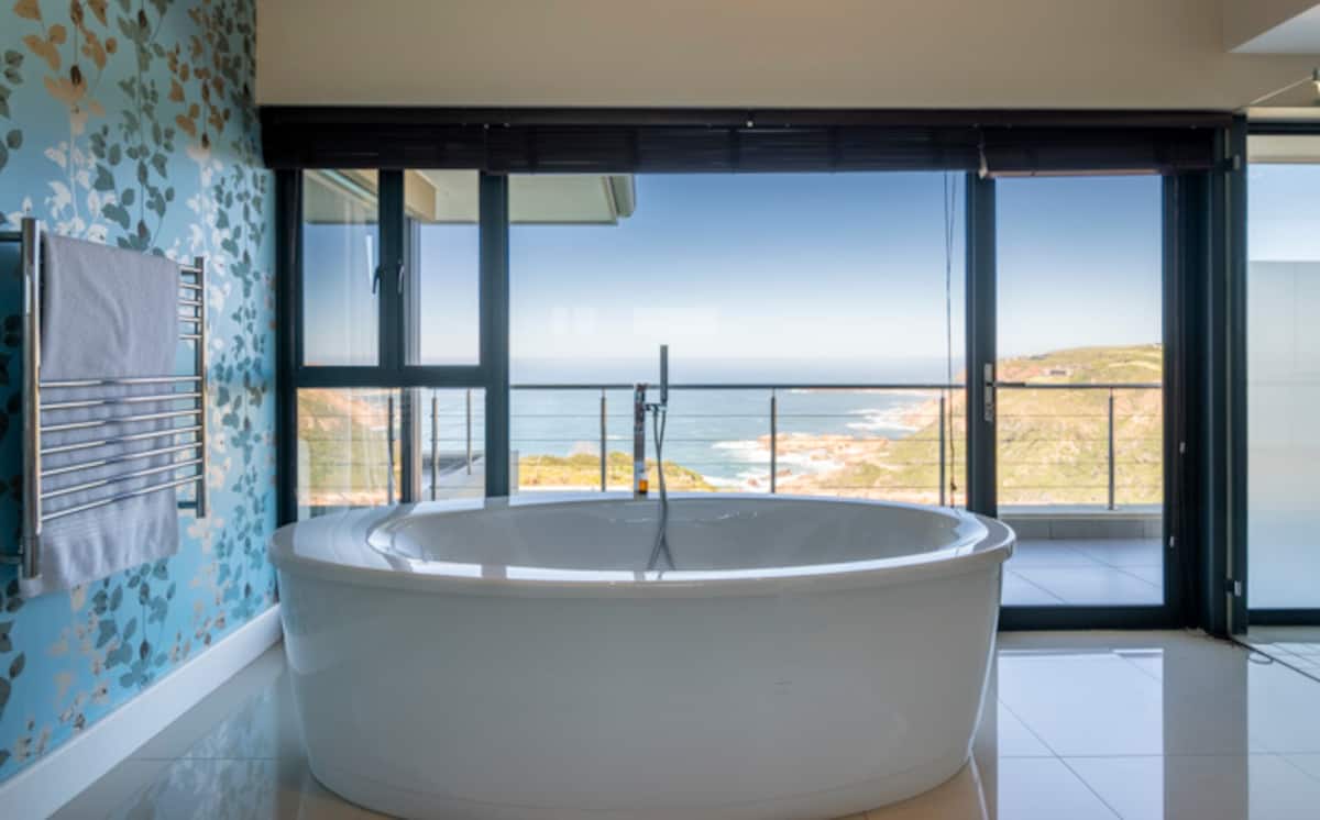 Main bathroom