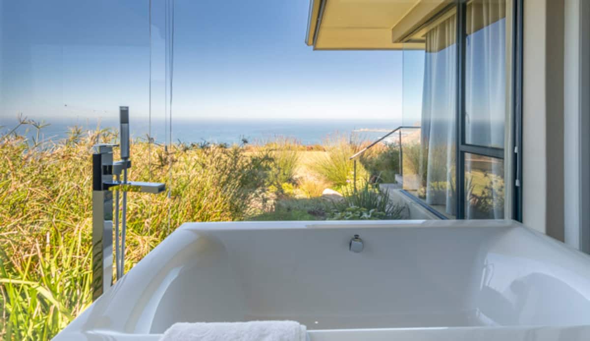 Second bathroom feature
