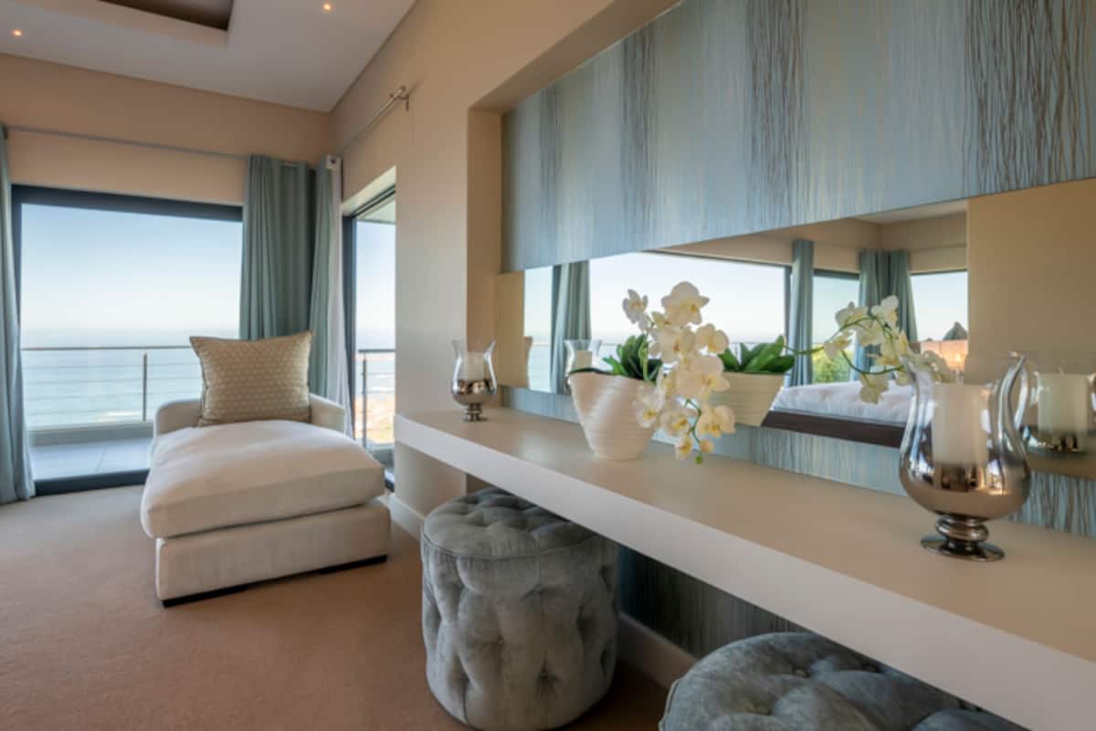 Main bedroom detail