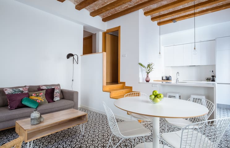 Bright and Central apartment near Ramblas