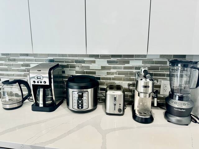 Modern Home in Lux Area Near Downtown w/Free Park gallery image 5