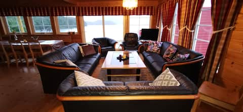 Successful Airbnb property: Cabin with hot tub and sauna in Bjørnafjorden
