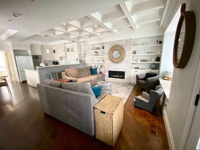 “Azure” family home in central location