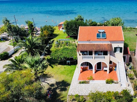 Seaside Roots Garden, Beachfront apartment
