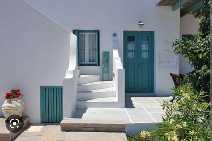 Sea Side Studio In Pollonia - Милос