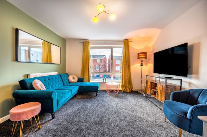 4BR House With Parking and WIFI