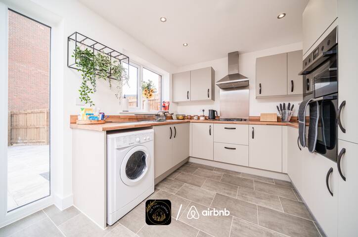 3 Bedrooms, Parking, Trafford, Salford & MCRCentre gallery image 3