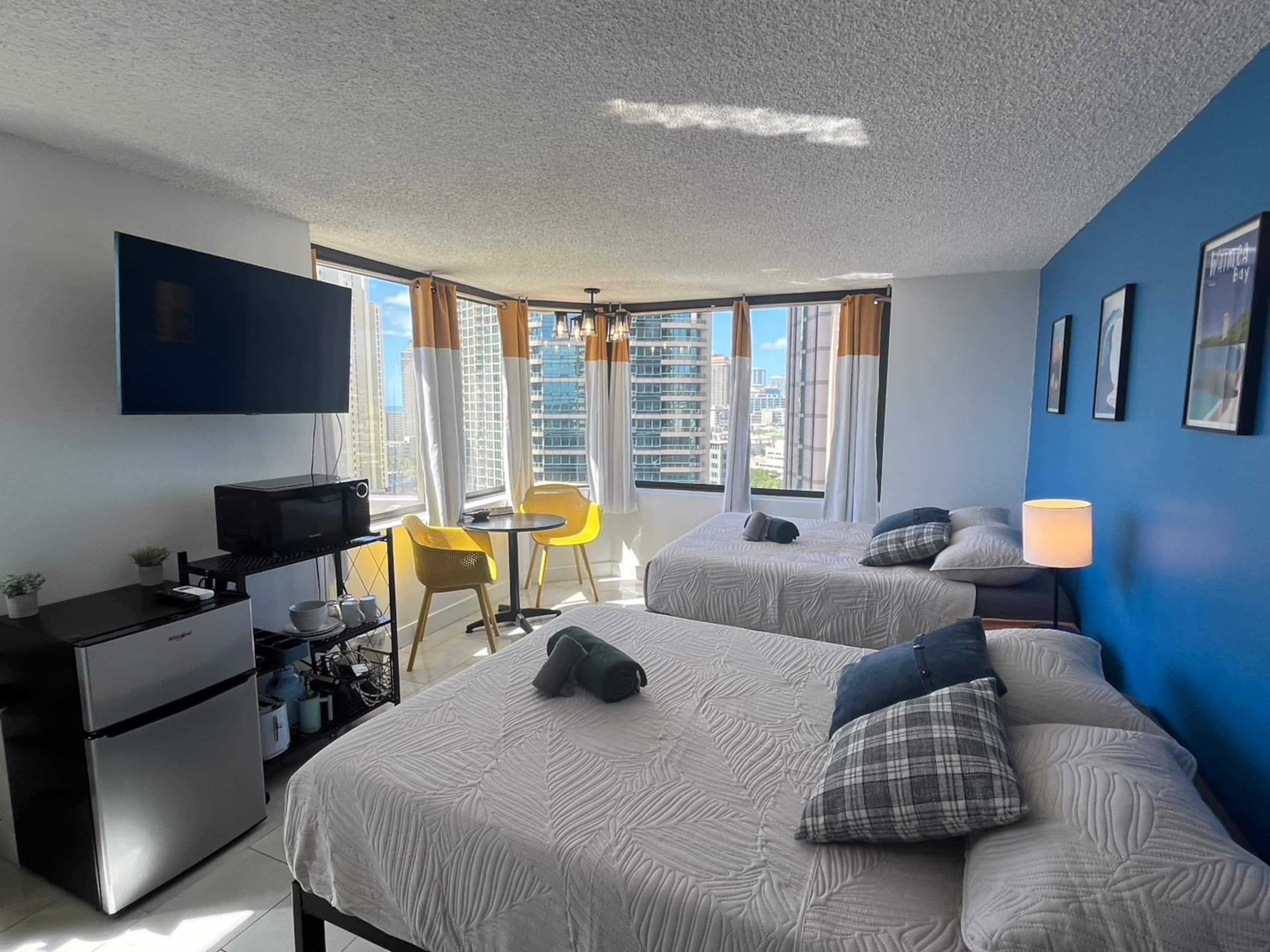 Condo in Honolulu · ★4.65 · Studio · 2 beds · 1 private bath - Image 11