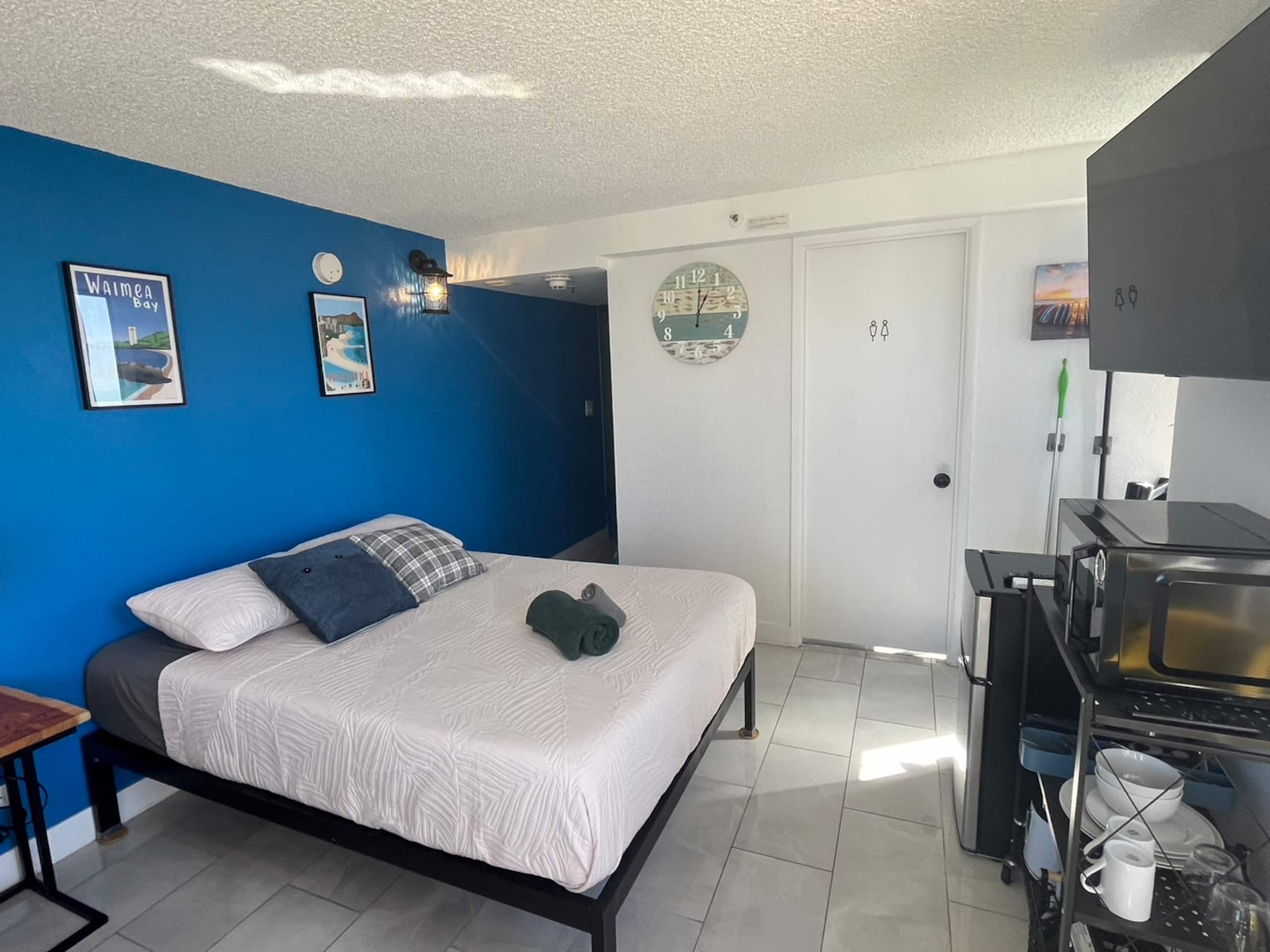 Condo in Honolulu · ★4.65 · Studio · 2 beds · 1 private bath - Image 10