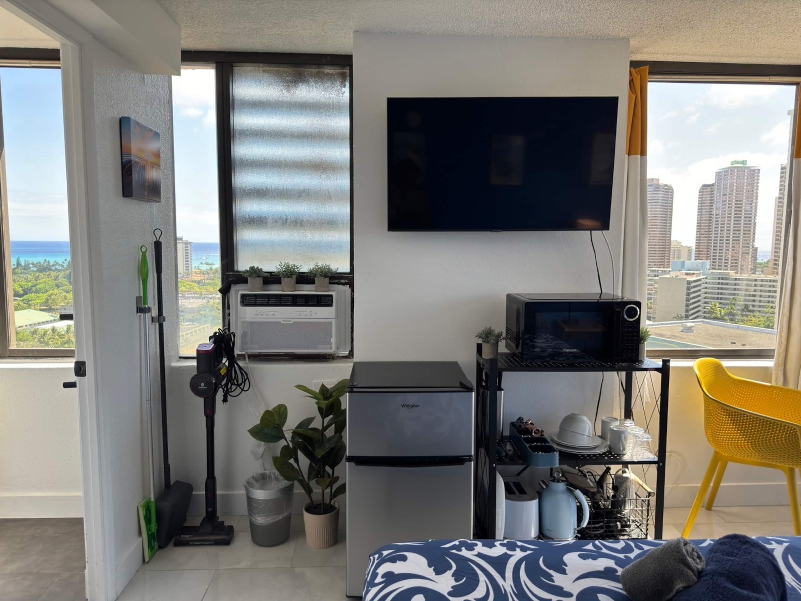 Condo in Honolulu · ★4.65 · Studio · 2 beds · 1 private bath - Image 27