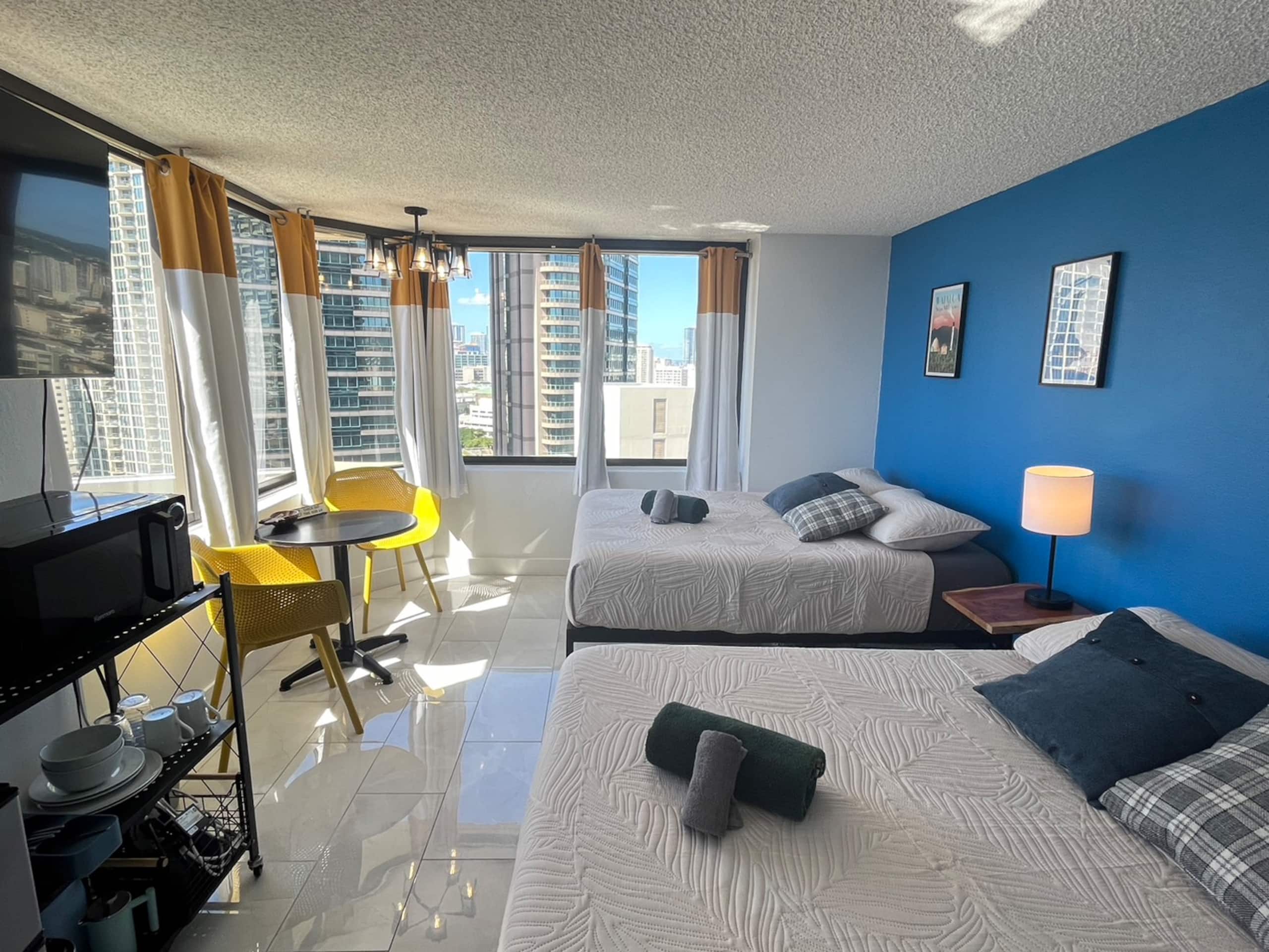 Condo in Honolulu · ★4.65 · Studio · 2 beds · 1 private bath - Image 12