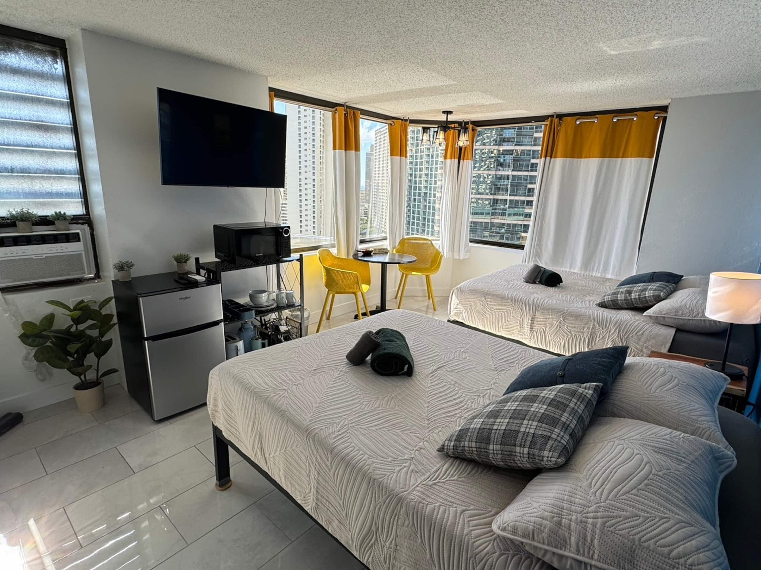 Condo in Honolulu · ★4.58 · Studio · 2 beds · 1 shared bath - Image 12