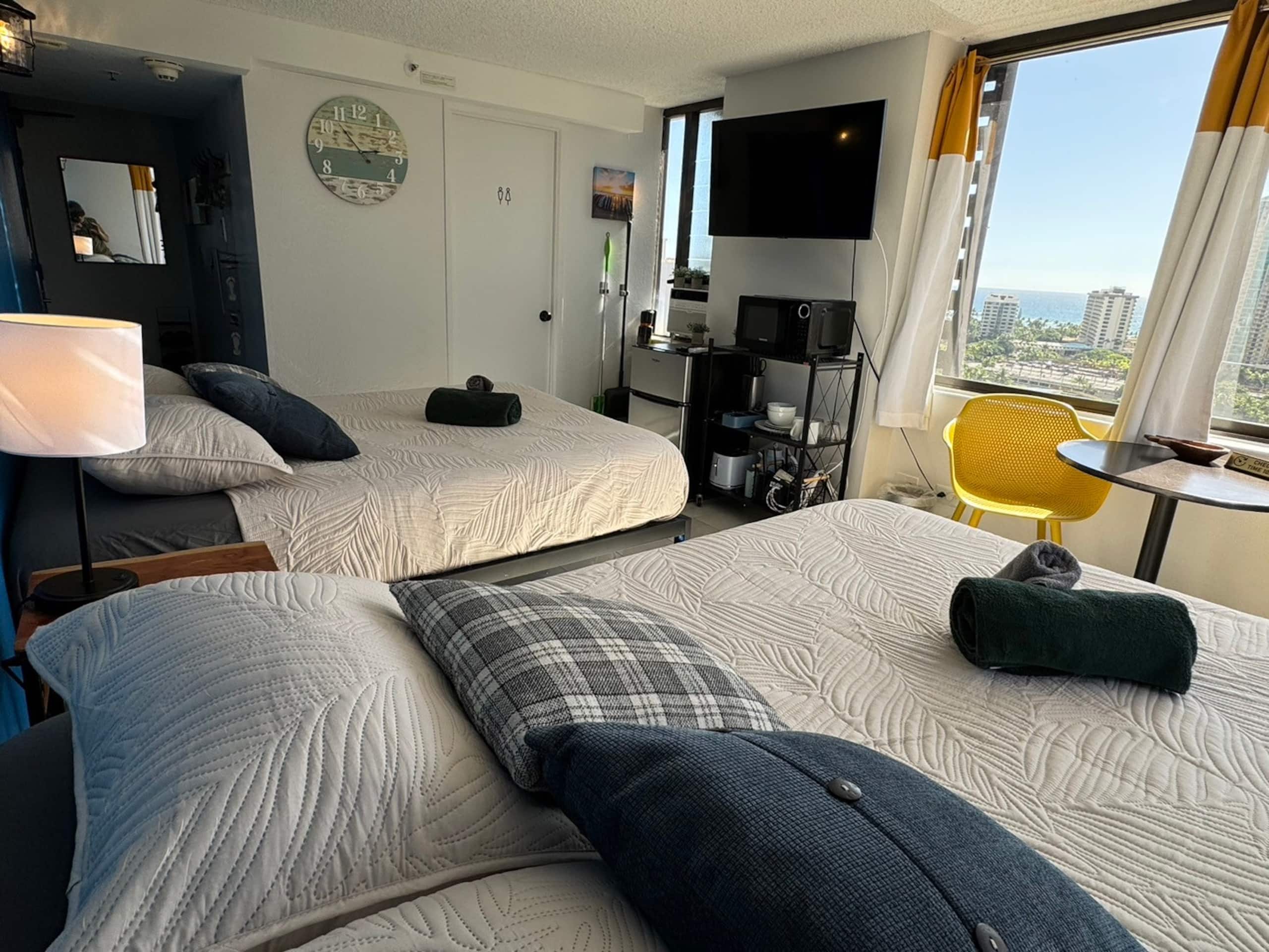Condo in Honolulu · ★4.58 · Studio · 2 beds · 1 shared bath - Image 11