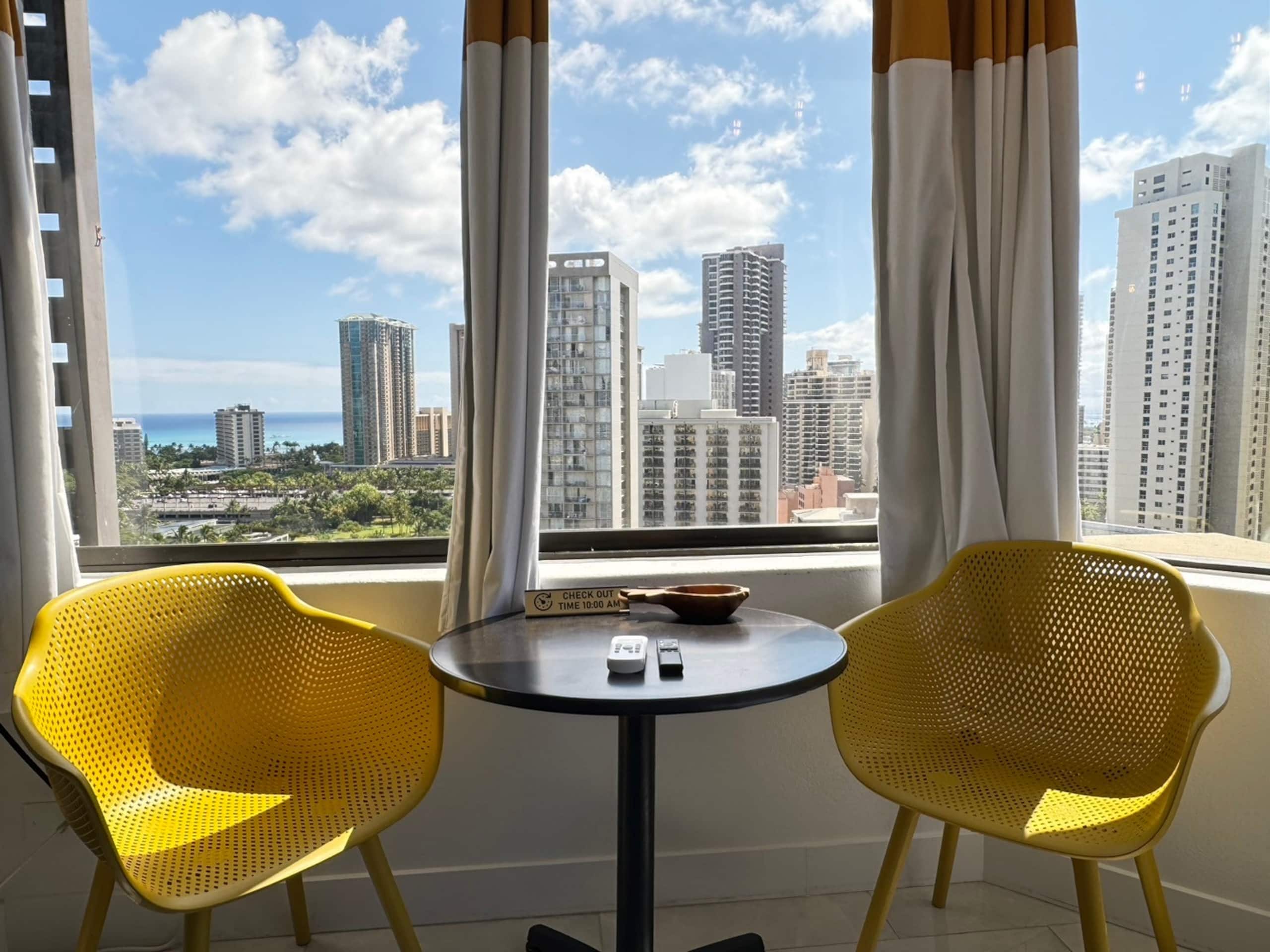 Condo in Honolulu · ★4.58 · Studio · 2 beds · 1 shared bath - Image 23
