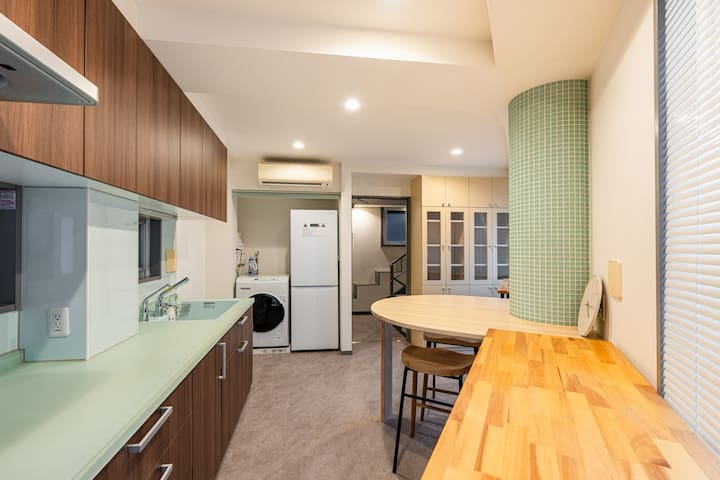 Listing in Tokyo