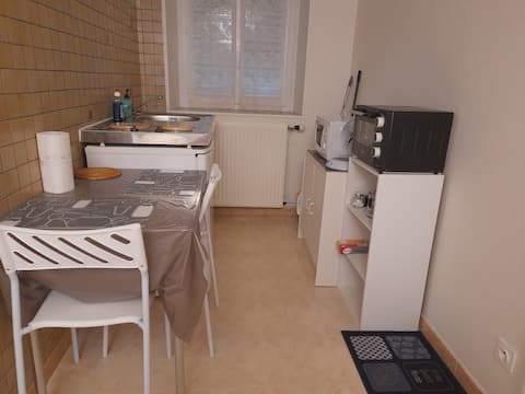 Propriété Airbnb réussie: Furnished Studio D at Gérard's à Auxerre
