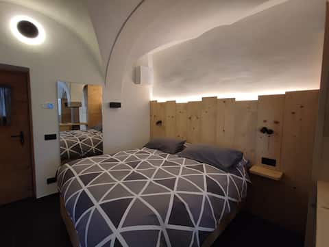 Popular Airbnb listing: Spa room for couples in Cortina D'ampezzo