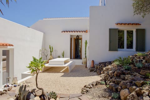 Il Polpo Nero | Ocean View Villa, Pool & Rooftop