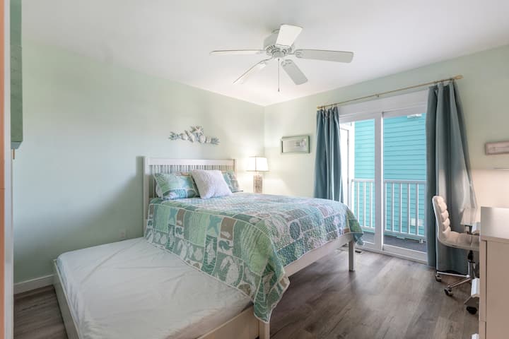 سرير مزدوج مريح لشخص ثالث. (ينزلق للخارج)